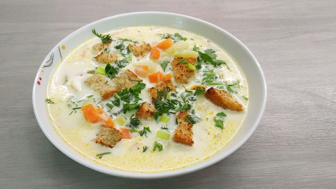 2017 году приготовили сырный суп. Сырный суп с гренками. Ирландский сырный суп. Чесночный суп с гренками и сыром. Австрийский сливочный суп с чесноком и гренками.