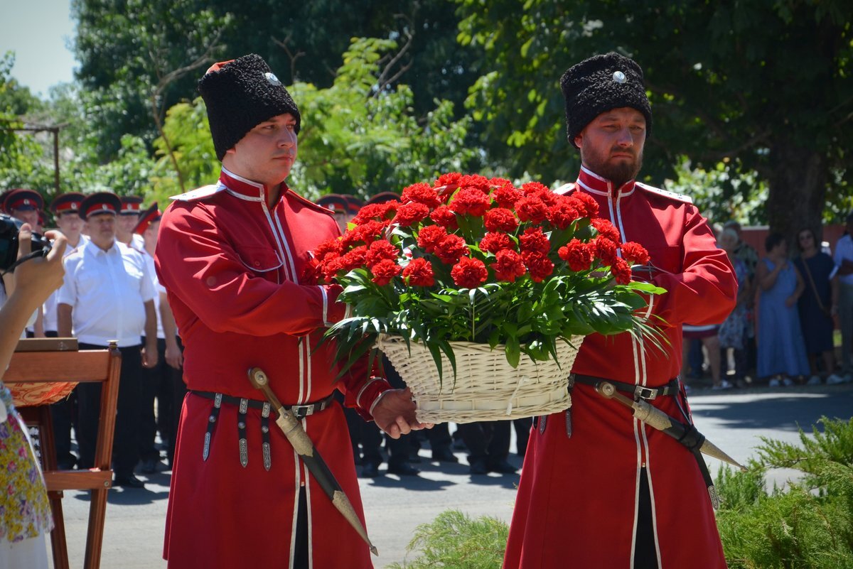 Старотитаровская Краснодарский край. Станица Старотитаровская. Памятник казачье войско.