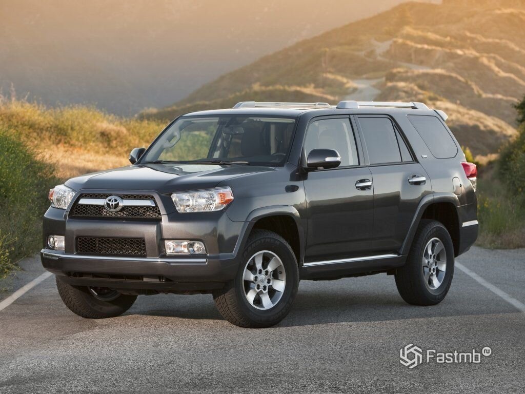 5. Toyota 4Runner – классический среднеразмерный внедорожник