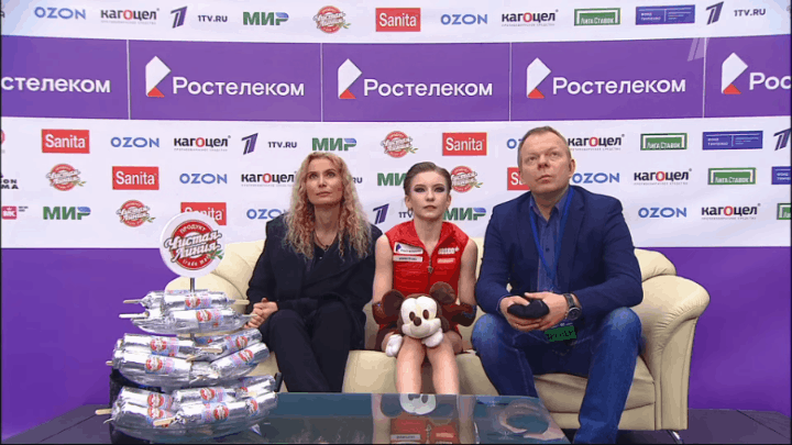 Этери Тутберидзе, Дарья Усачева, Сергей Дудаков. Фото: гифка автора.