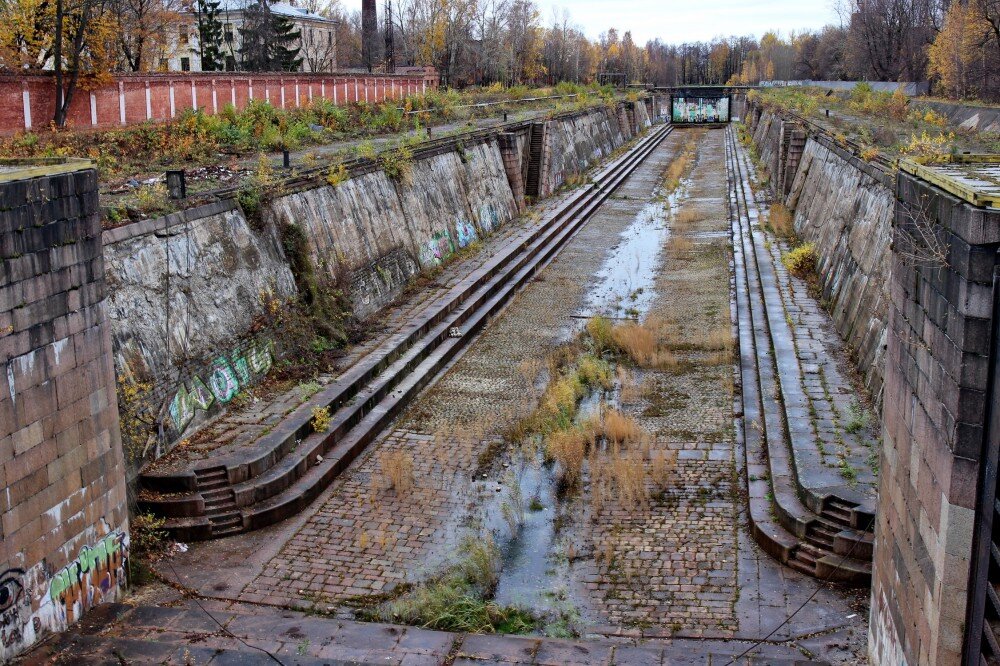 Док ленинградская область. Док Петра 1 в Кронштадте. Кронштадт канал Петровского Дока.