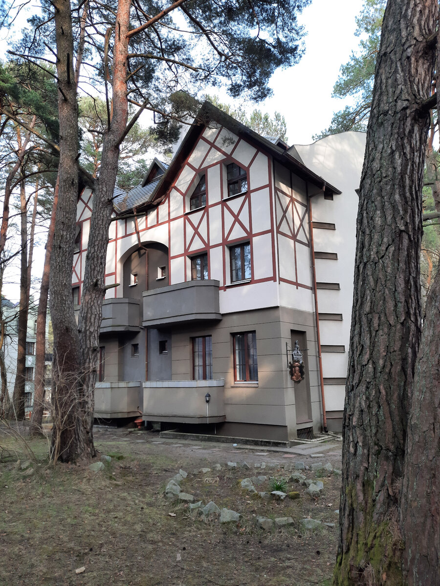 Фото автора.  "Дом сказочника " 