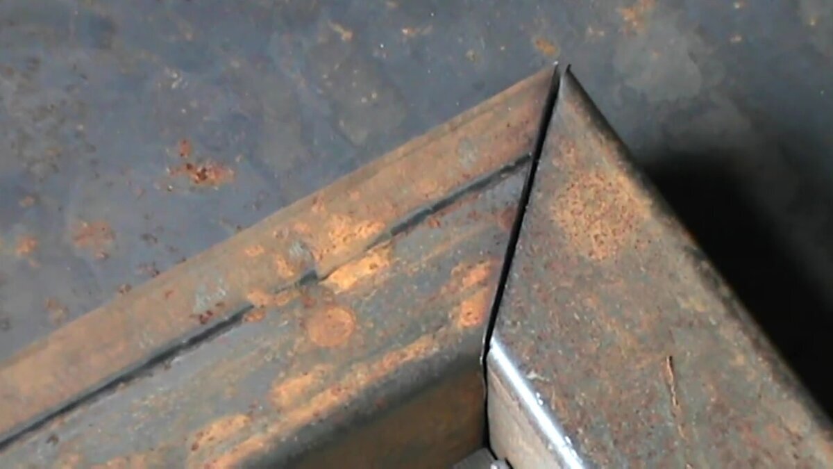 Сварка труб под углом 45 градусов. Соединение труб под 45 градусов. Как сваривать трубы под углом. Сварка трубы под 45 градусов. Как сваривать трубы под углом.