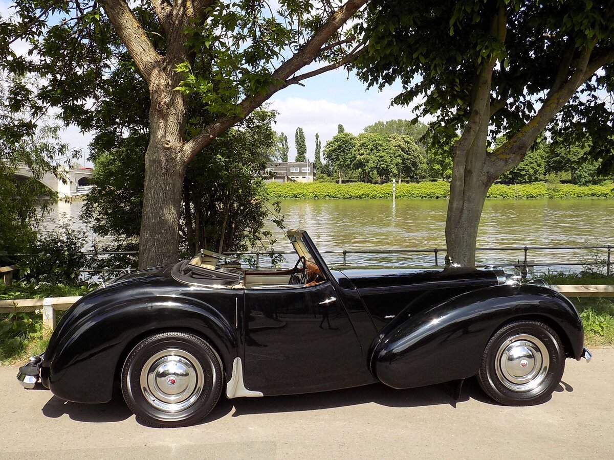 Автомобили 40. 1947 Triumph Roadster. Триумф 1800. Triumph 1800. Гудок Triumph 1800 Roadster 18tr.