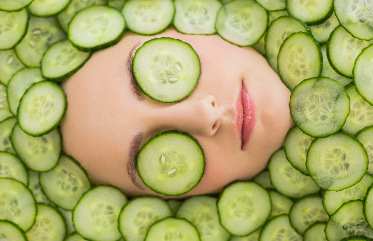 Противовоспалительные свойства огурца способны осветлить темные круги под глазами © SHUTTERSTOCK