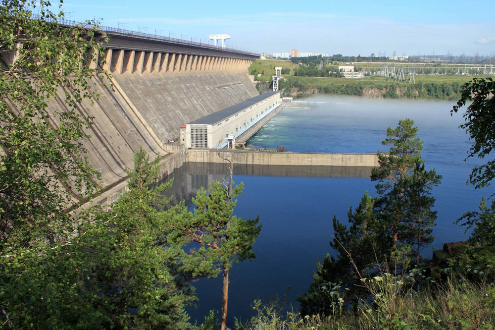 Водохранилище на реке за