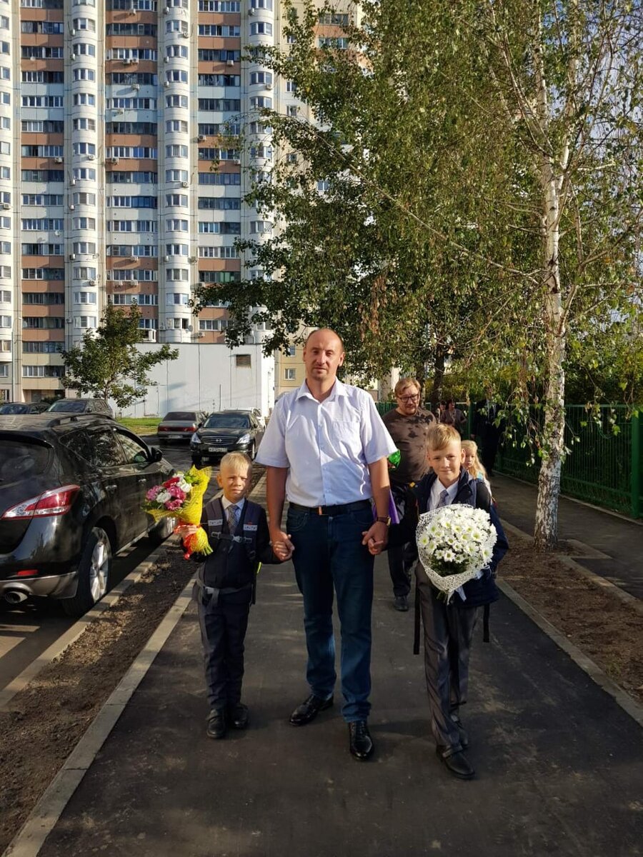 Я и мои сыновья. Фото из личного архива. Меня зовут Денис Данилов. Я юрист. Если у вас остались вопросы, обращайтесь! 