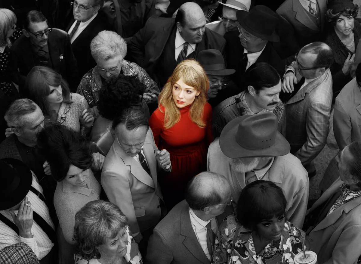 популярнее среди людей которые. жизнь протекает среди людей. человек толпы. толпа и один человек. популярнее среди людей которые.