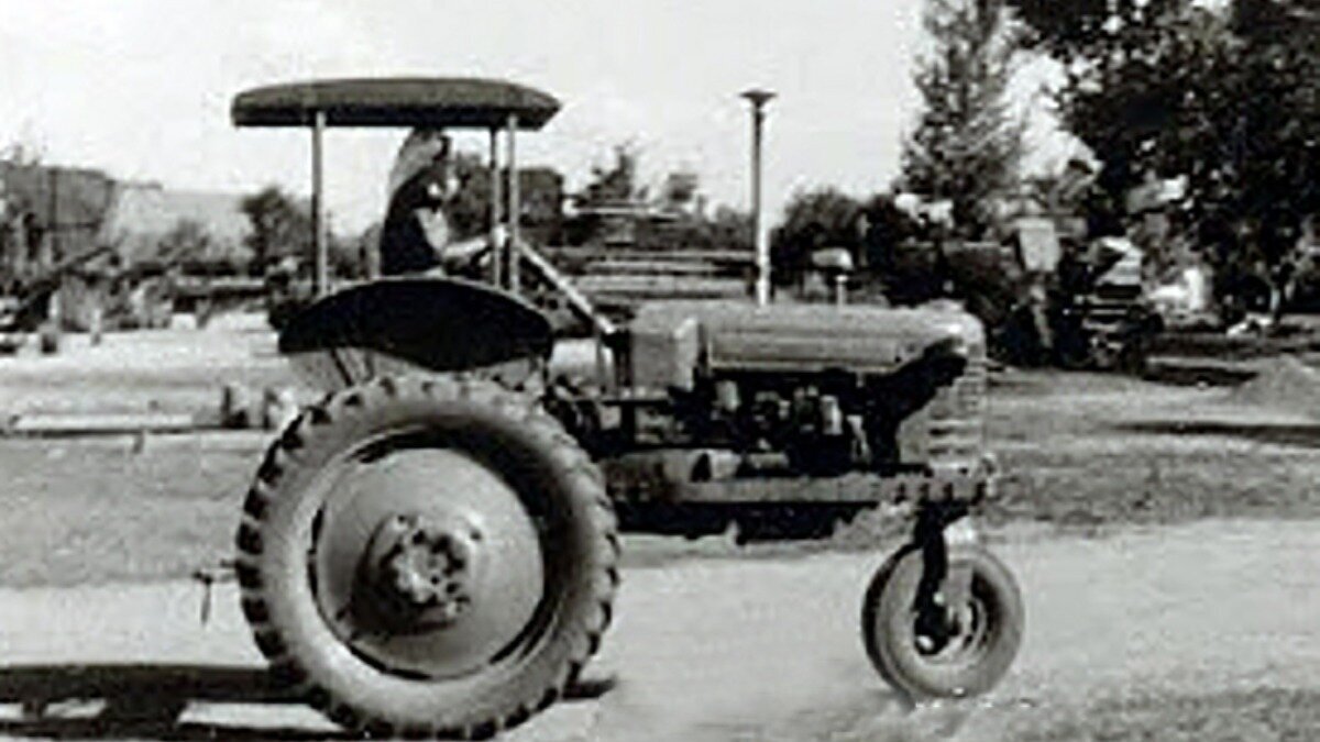 Фото: shopotam.ru Первый дизельный трактор Владимирского завода Т-24 