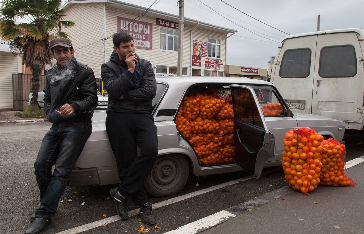 Грузин апельсин. Веселый Абхаз. Абхазский юмор. Армянин продает мандарины. Абхазия прикол.