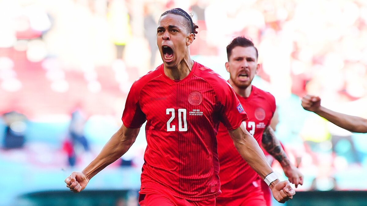 Поульсен после забитого мяча -очень рад.  фото: картинки яндекса.