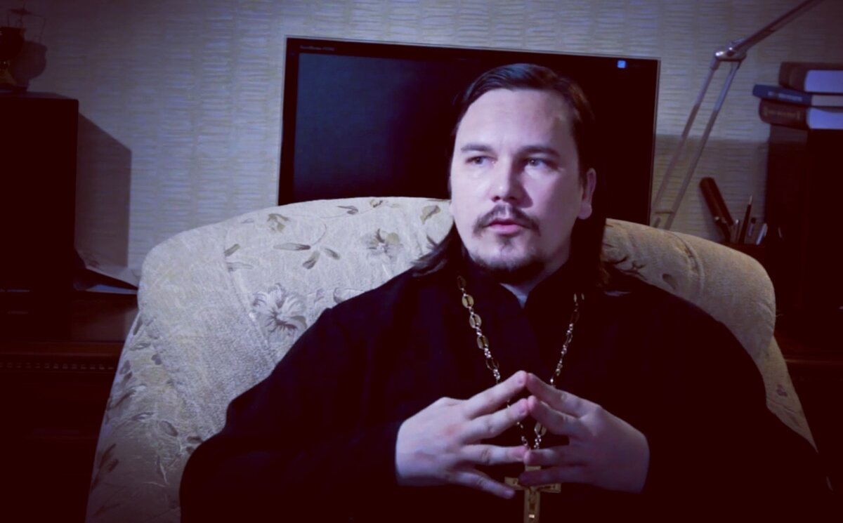 Максим Курленко — протоиерей, музыкант, писатель, настоятель храма Сретения Господня (с. Чемурша Чебоксарского района).