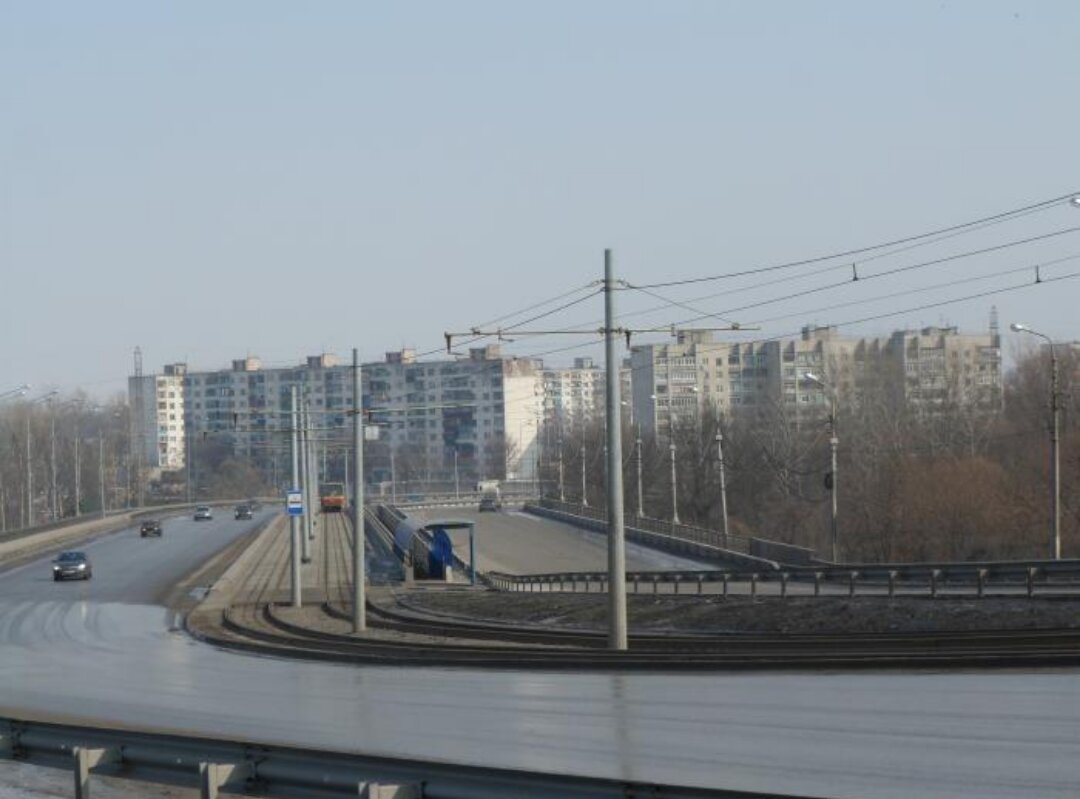 Кировский мост, соединяющий Центральный и Железнодорожный округа. 