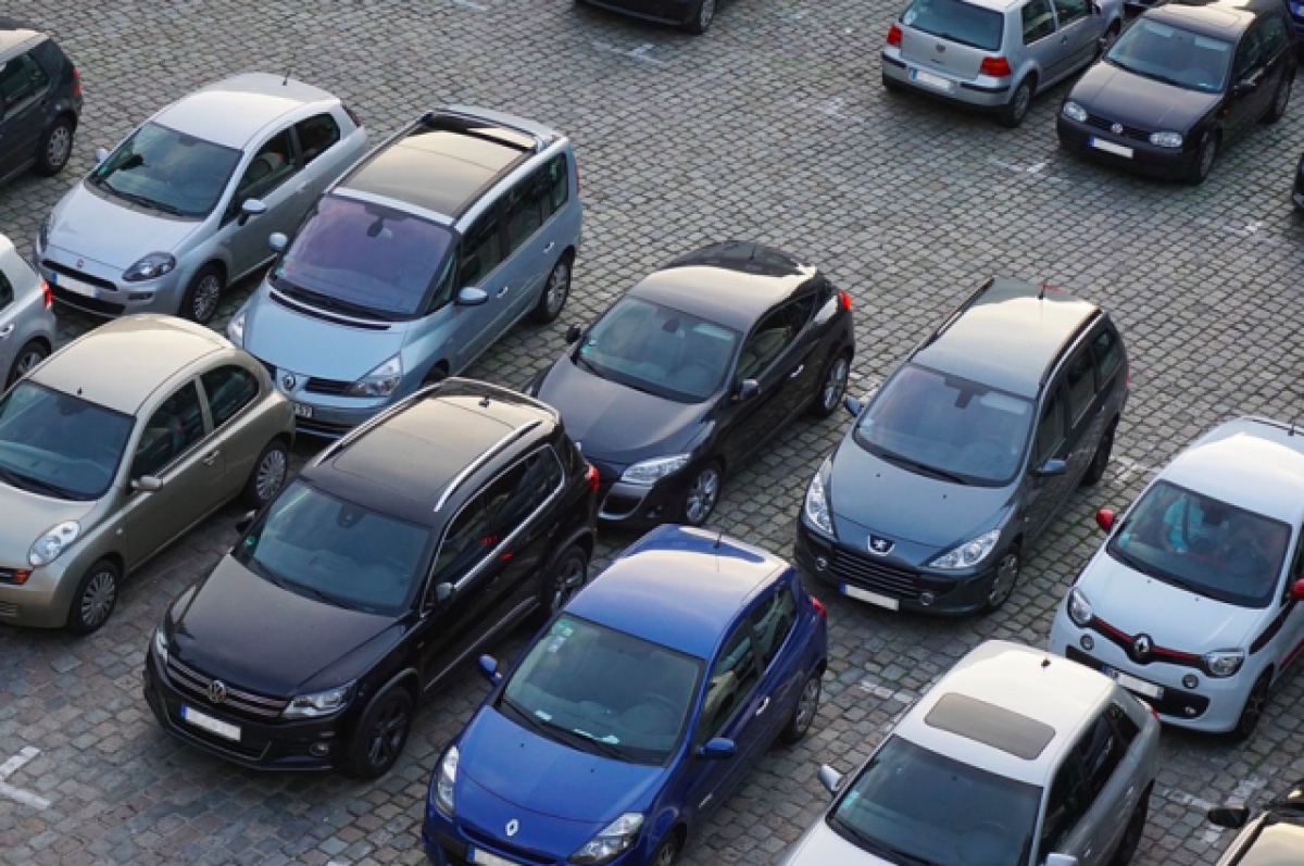    В праздничные дни в центре Омска будет работать бесплатная парковка