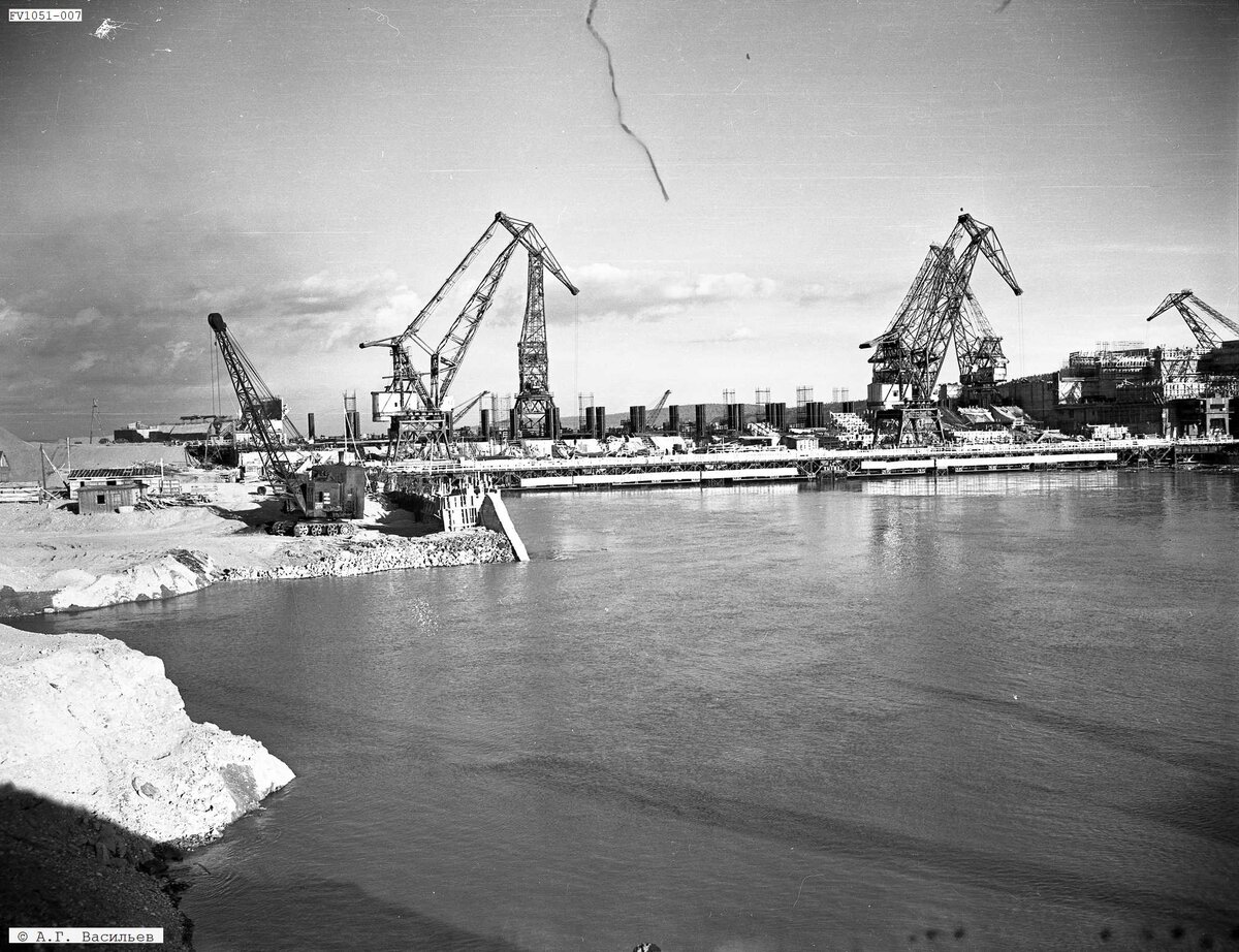 Иркутская гэс строительство. Плотина ГЭС Иркутск. Иркутская ГЭС В 1950. Иркутская ГЭС главный инженер. Иркутск ГЭС строительство