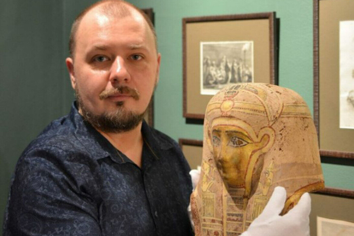 ​Виктор Солкин прочитал открытую лекцию в Национальной библиотеке РТ и предложил Национальному музею Татарстана от себя и коллег помощь по созданию новой египетской экспозиции. Фото: телеграм-канал egyptologysolkin