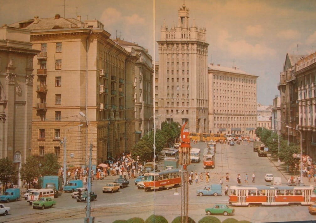 Города ссср харьков. Город Харьков СССР. Киев гостиница Украина 1985. Харьков 80е. Харьков Советская площадь.