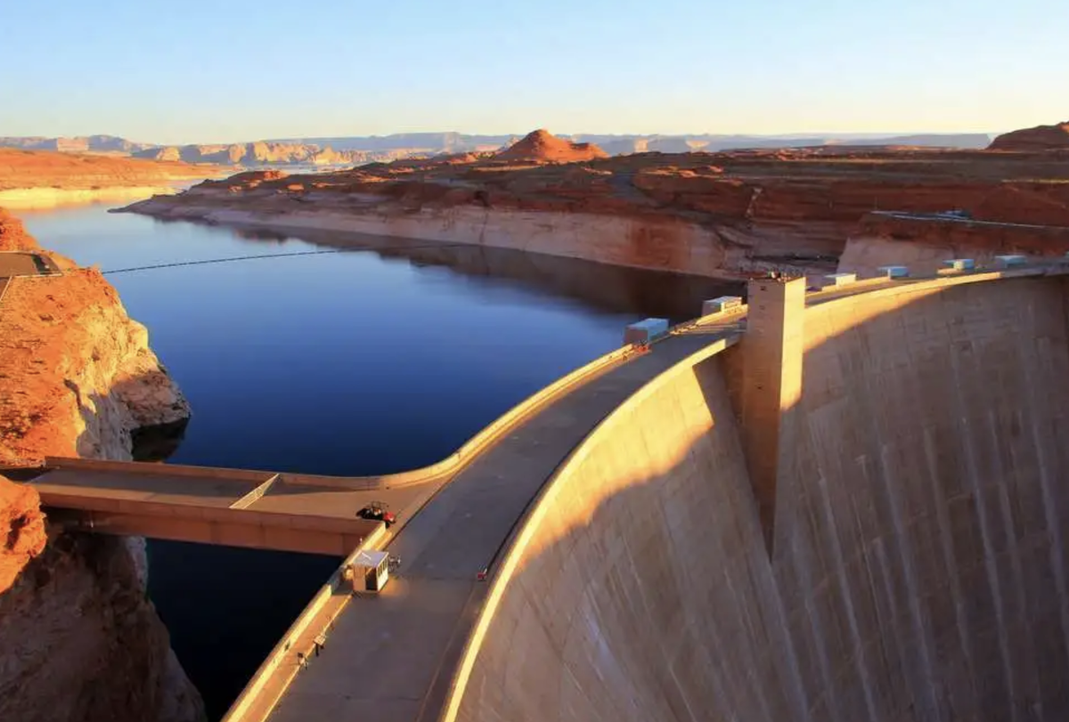 Дамба в америке. КУЭББИНСКОЕ водохранилище Америка. Дамба Гувера озеро. Плотина Итайпу. Дамба водохранилища.