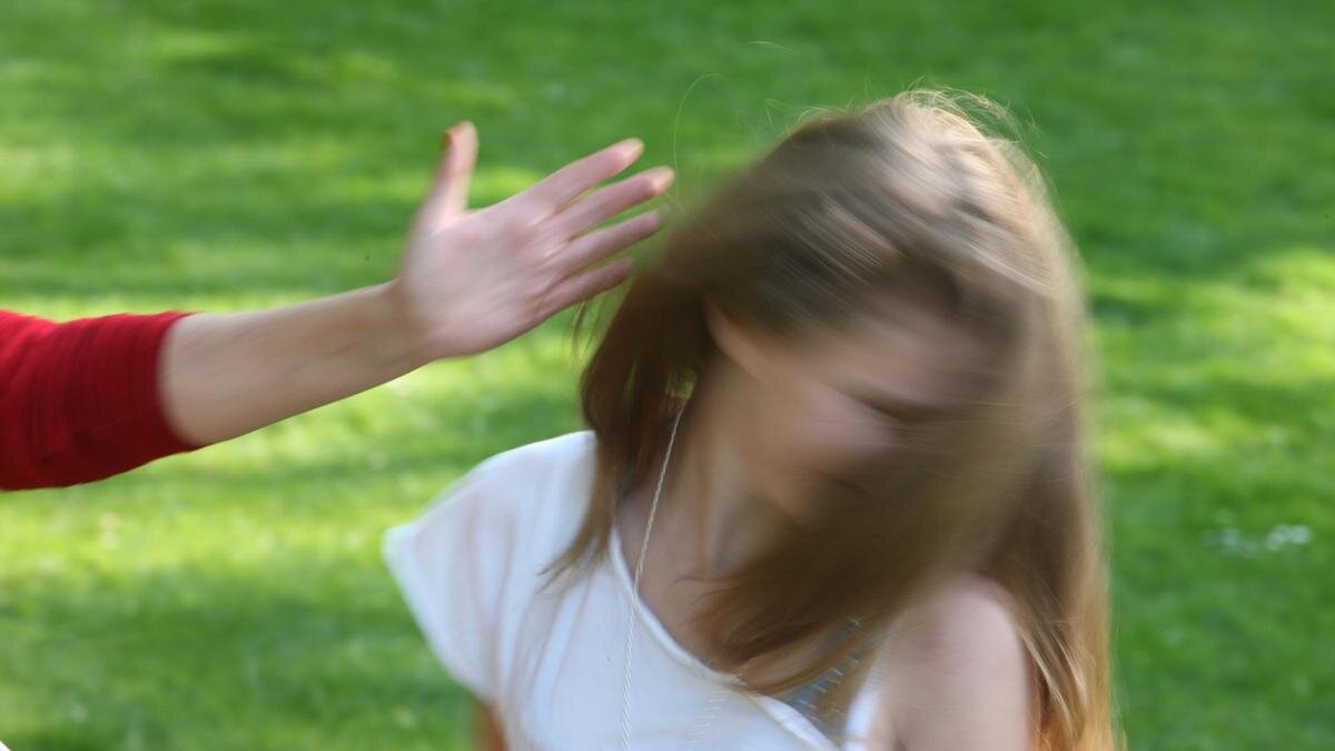    Девушки дерутся:Fred de Noyelle/Getty Images