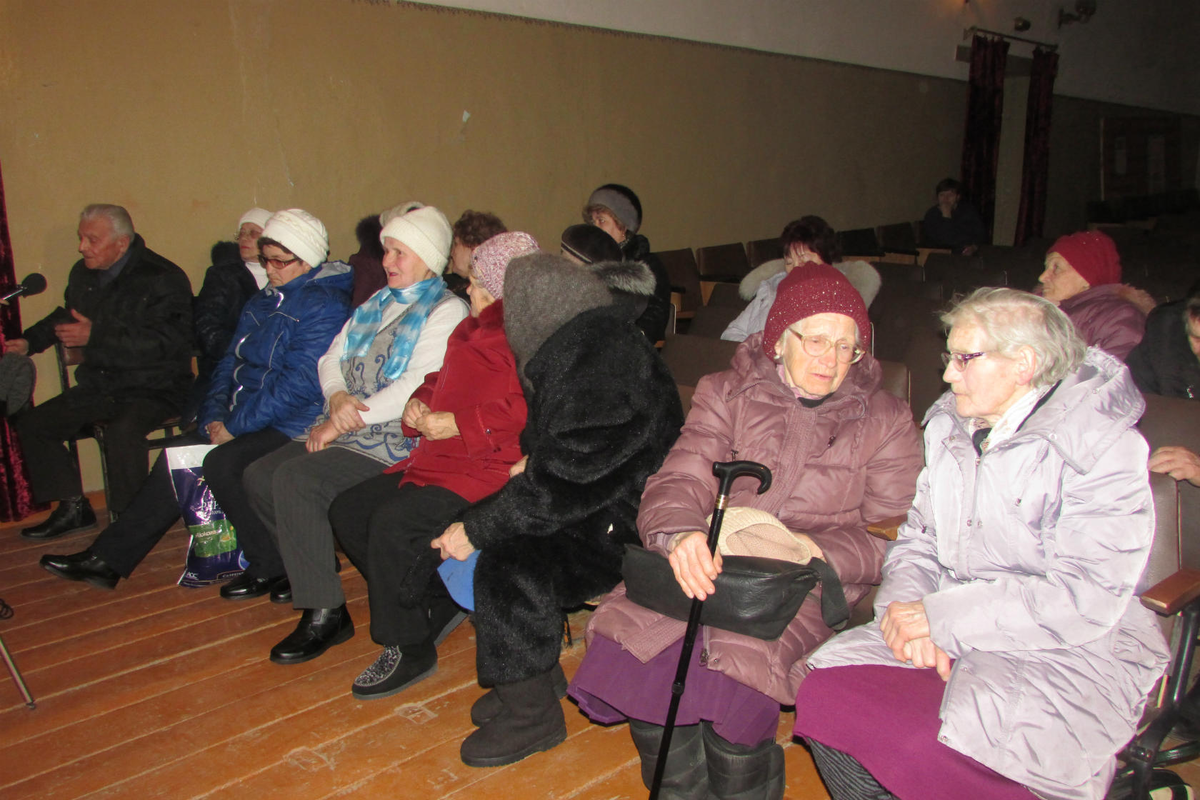 2015 год Встреча несовершеннолетних узиков фашизма нашего села в ДК