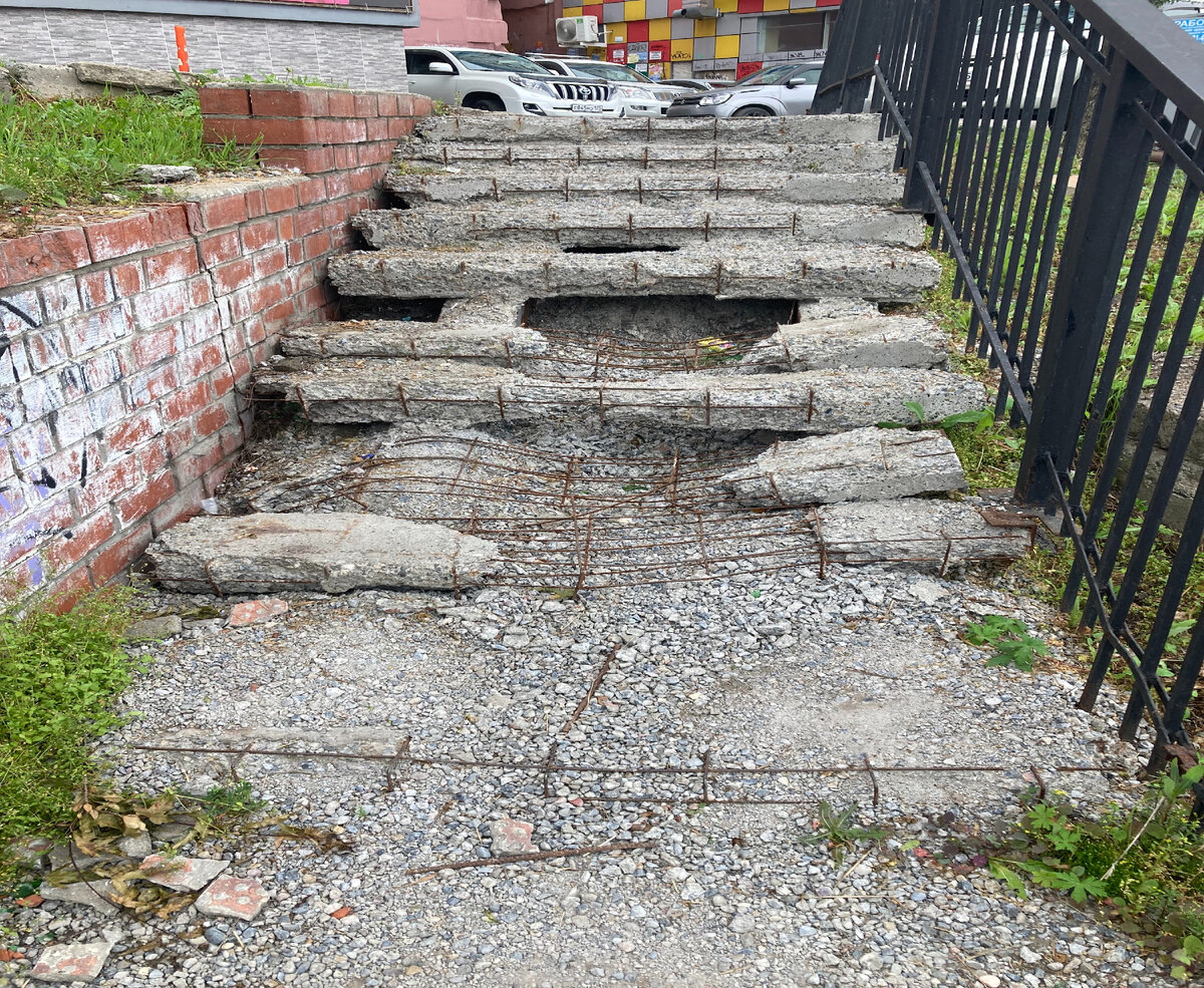 Встречаются и такие лестницы. 