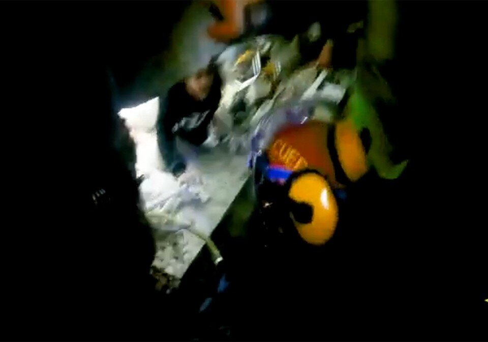     Девушка спасена, у нее нет серьезных травм. Фото: кадр видео mchs.gov.by