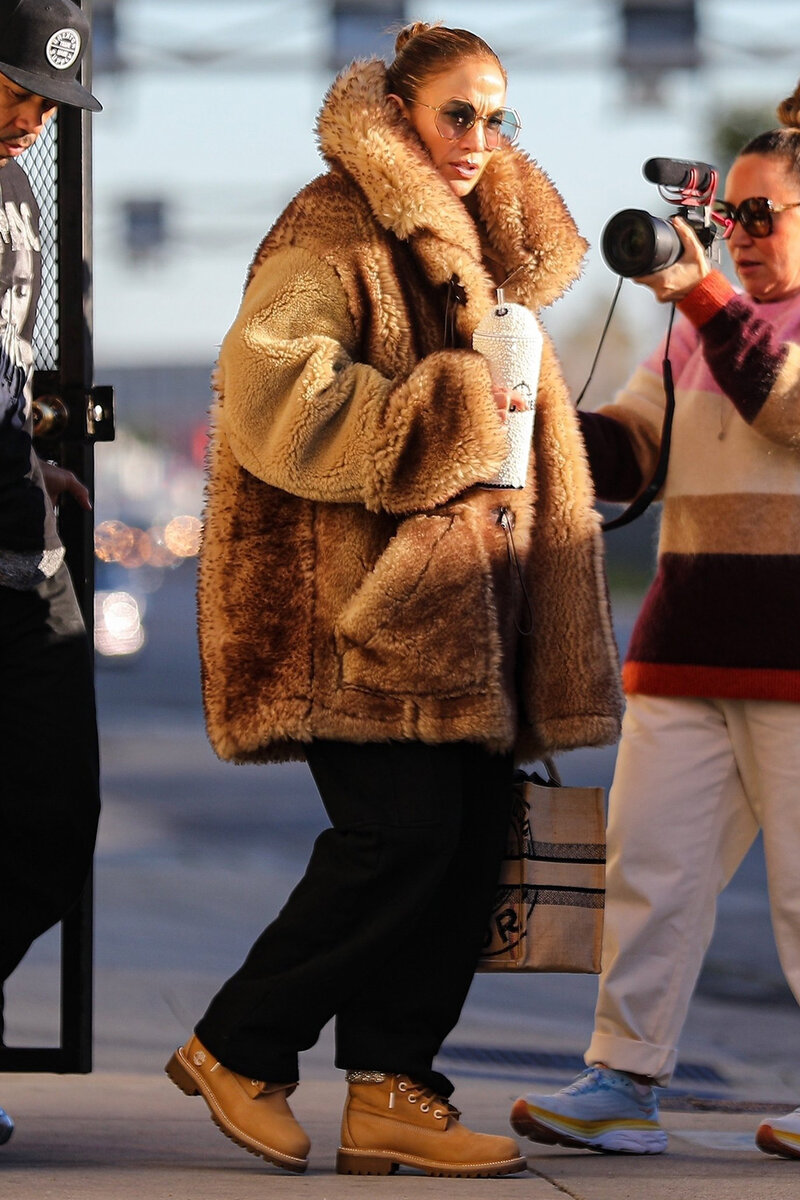    Дженнифер ЛопесLEGION-MEDIA