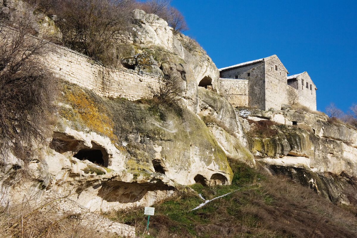 Чуфут кале в крыму фото пещерный город