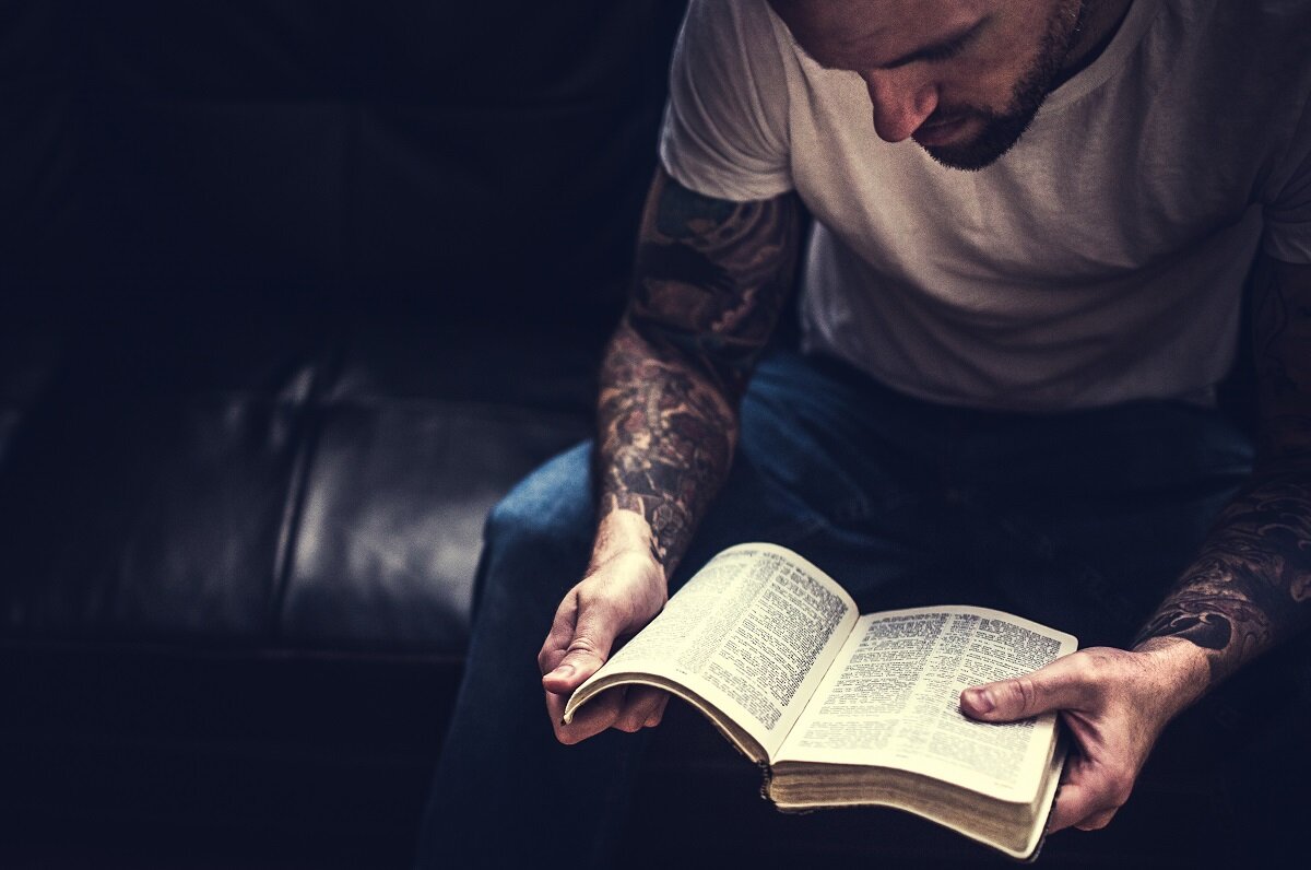 Как переживает человек встречу с Богом? Чтобы ответить на этот вопрос, мы должны учитывать тот факт, что Бог поступает особо с каждым человеком, ибо во всем мире нет двух одинаковых людей.-3