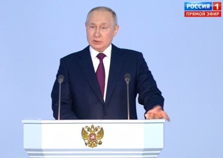    Путин: Запад использует Украину одновременно и как таран против России, и как полигон