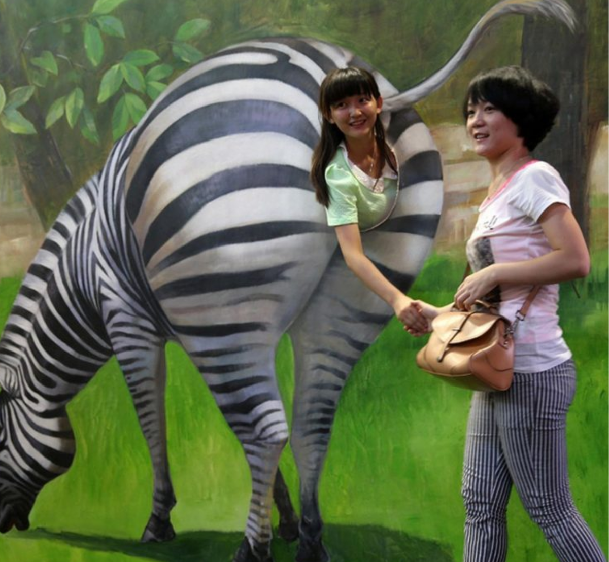 —Изя, почему некоторые не видят, что вокруг полная *опа? — Потому, Сёма, что некоторым не хватает мужества посмотреть *опе в глаза..