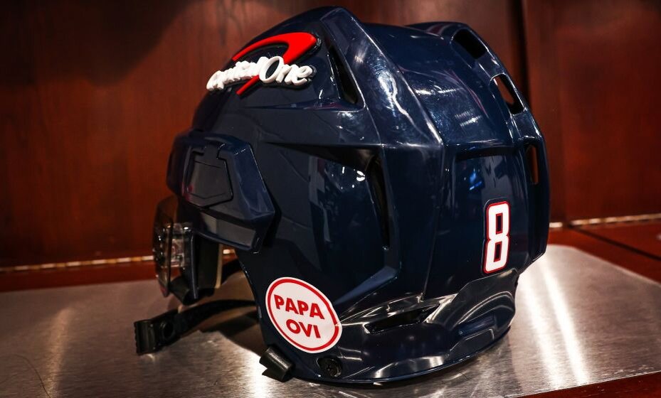    Игроки «Вашингтона» сыграют до конца сезона в шлемах со специальными стикерами. Фото: соцсети «Вашингтона»