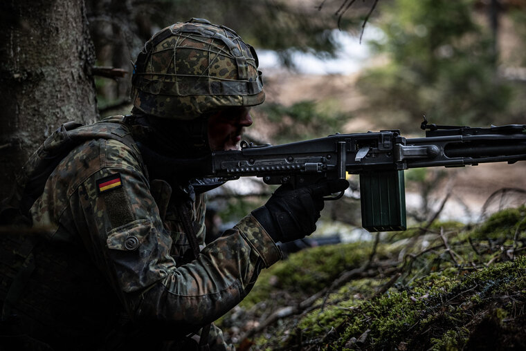    Германия имеет возможность вступить в конфликт на стороне Украины, заявил Клаус Кресс