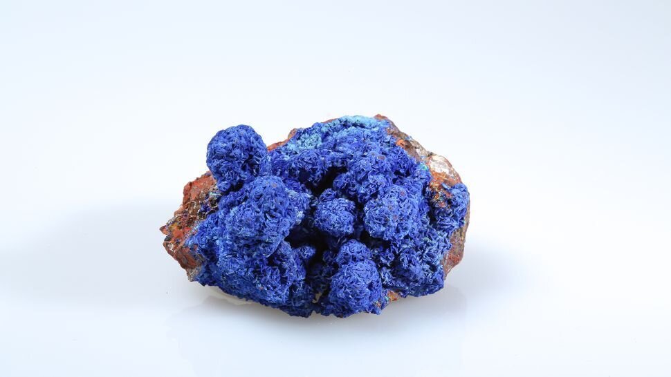 Зачем синий. Азурит формула химическая. Гидроксид карбонат меди азурит. Почему медь голубая.