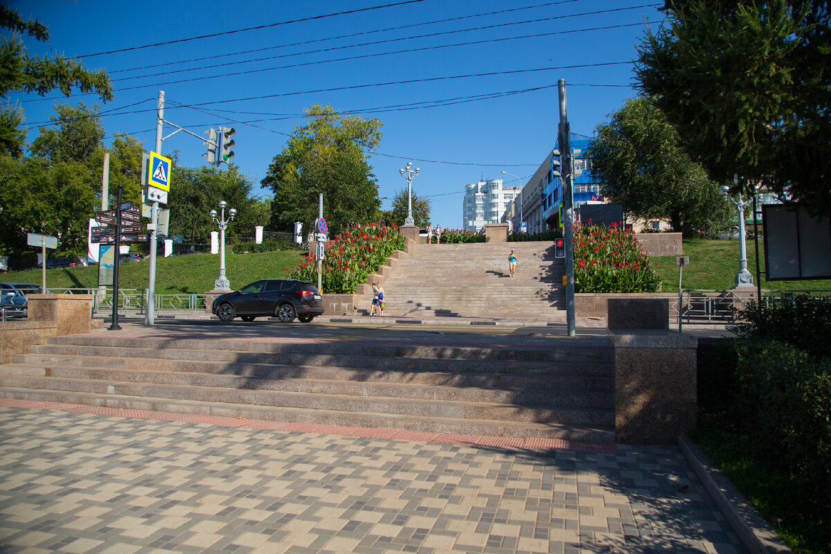 Лестница с Волги, проходящая вдоль Струковского сада
