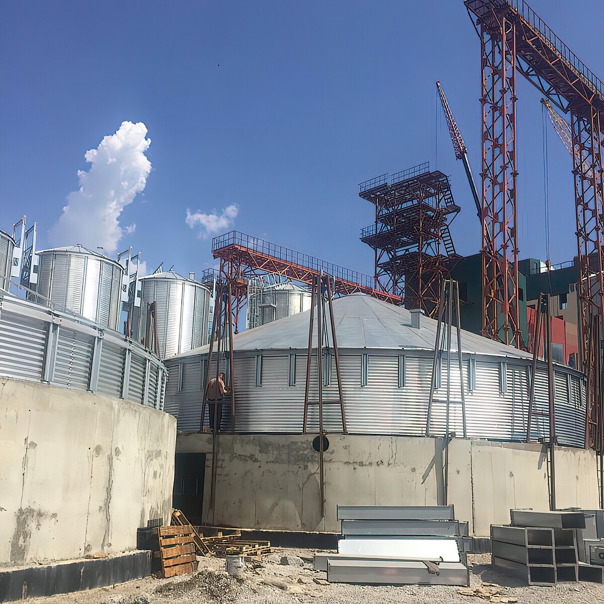 Монтаж плоскодонных силосов