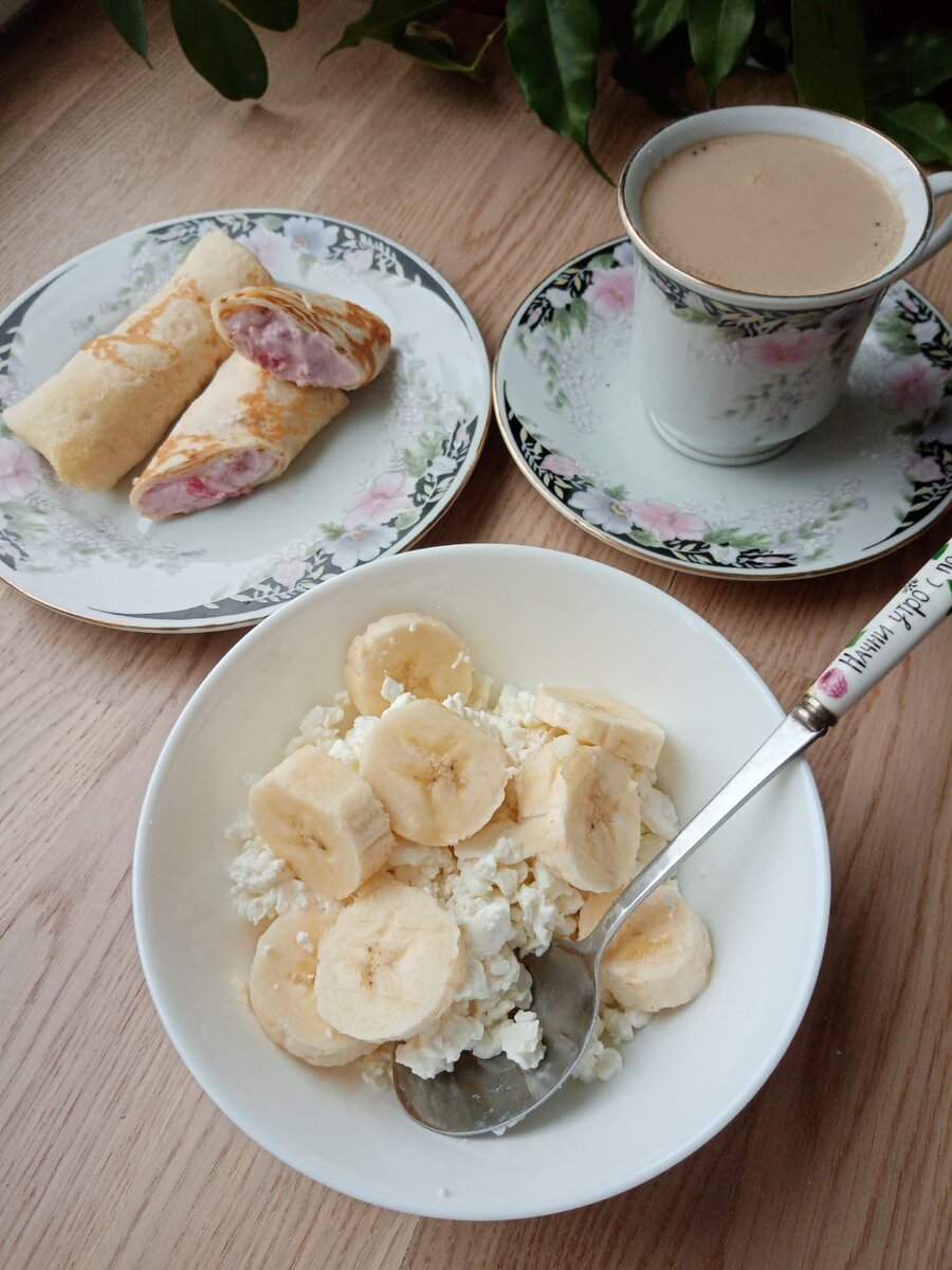 Остальные ещё сгущёнкой полили. По мне и так сладко. 