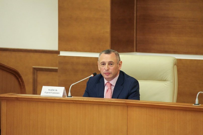     Не секрет, что Сергей Майзель поддерживал на выборах председателя Заксобрания Людмилу Бабушкину, но, наверняка, и сам не прочь занять депутатское кресло. Фото: Областная Газета.