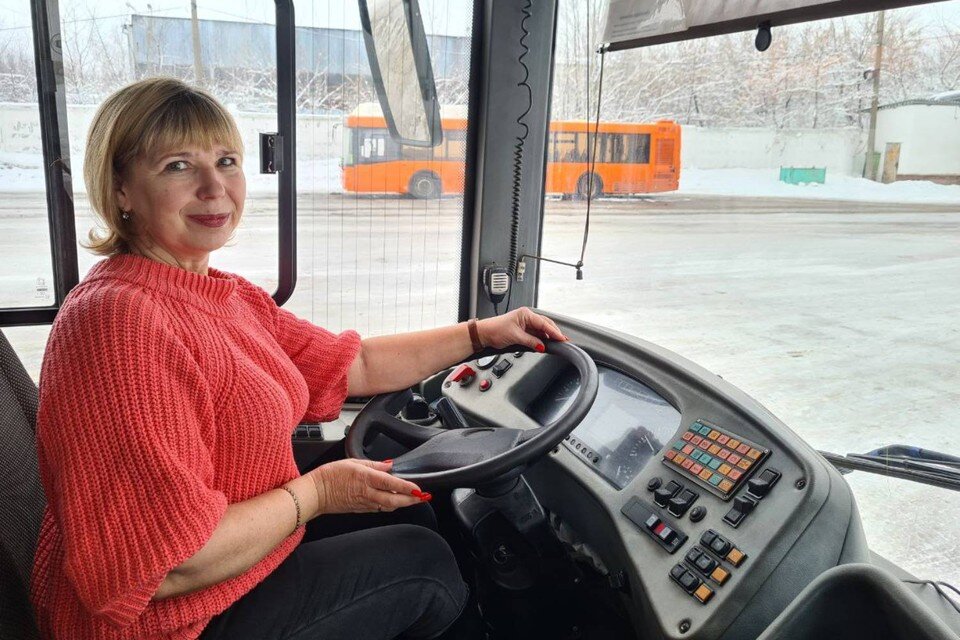     Наталья Прудовская работает водителем автобуса уже более 30 лет. Кристина БЕРБАСОВА