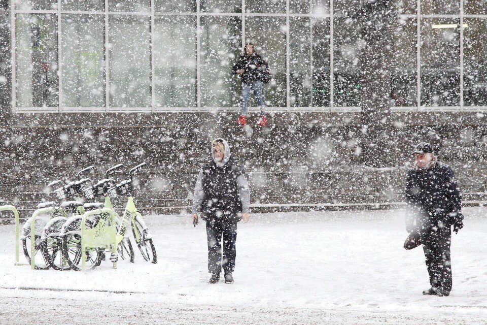     В Москву придет потепление на выходных, но ощутить его полноценно не получится Артем КИЛЬКИН