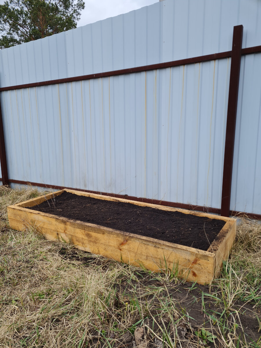 Грядка самодельная, из остаток досок