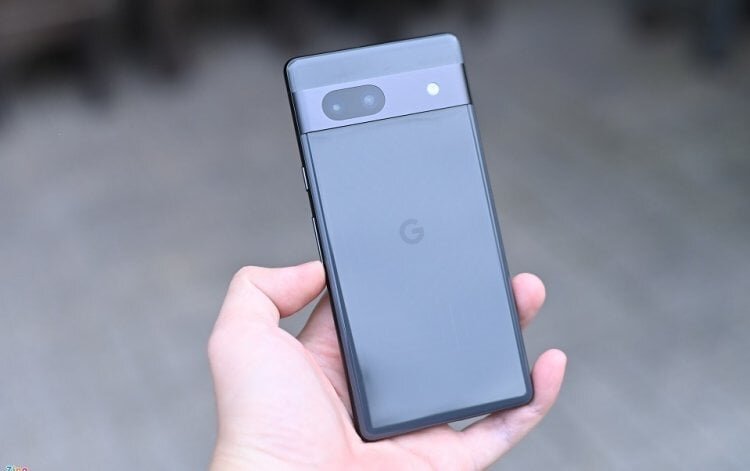    Внешне Pixel 7a напоминает обычную «семерку»