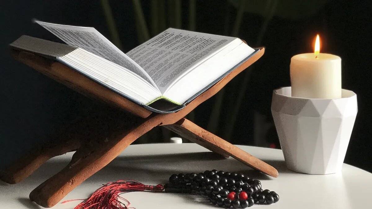 Поздравить окружающих можно как в стихах, так в прозе. Фото: Pxfuel.com