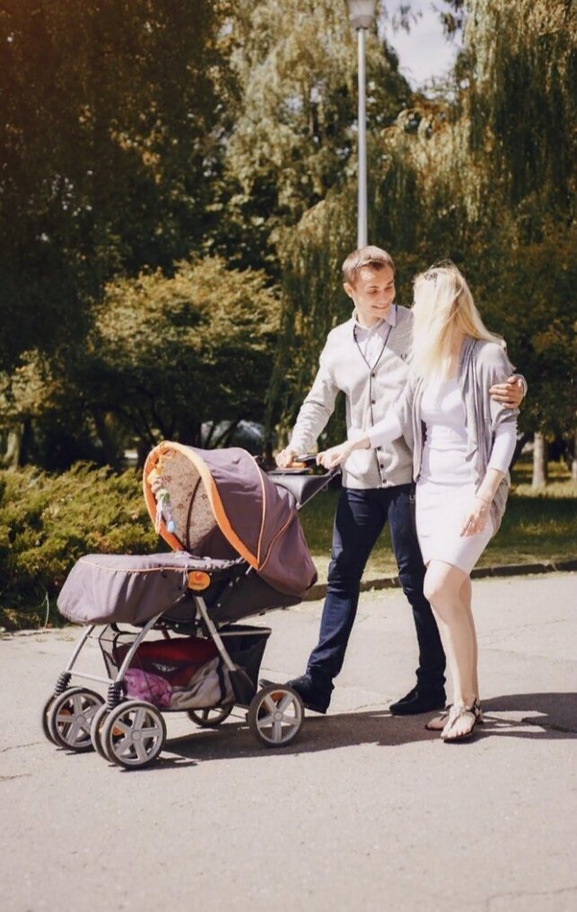 Я родила в 18 лет и ни разу в жизни не пожалела об этом. Трудно было ...