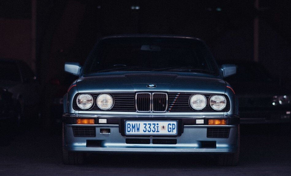 BMW 333i (E30)