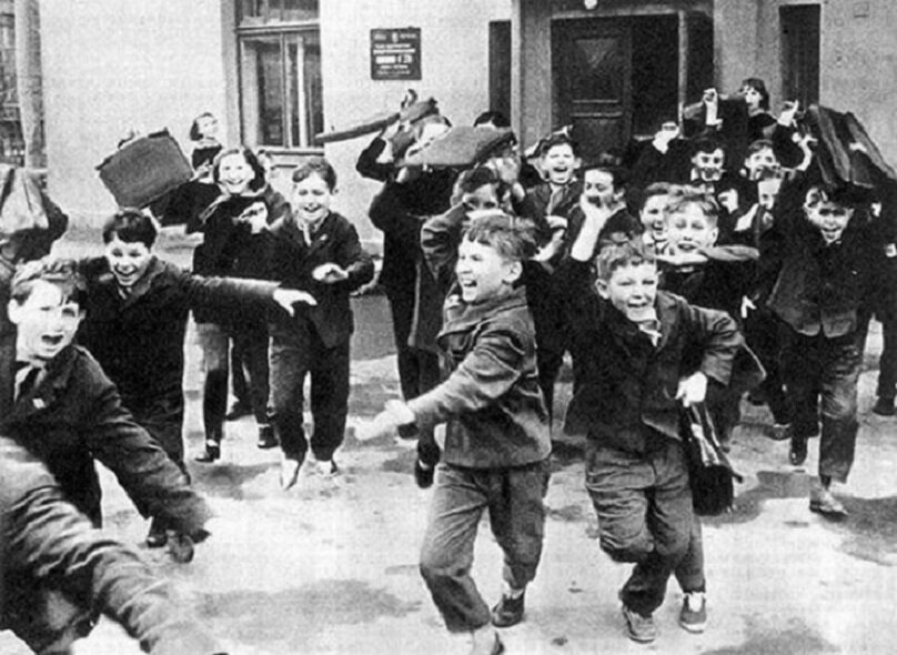 Как гласил известный лозунг 1930-х годов - "Спасибо товарищу Сталину за наше счастливое детство!-3