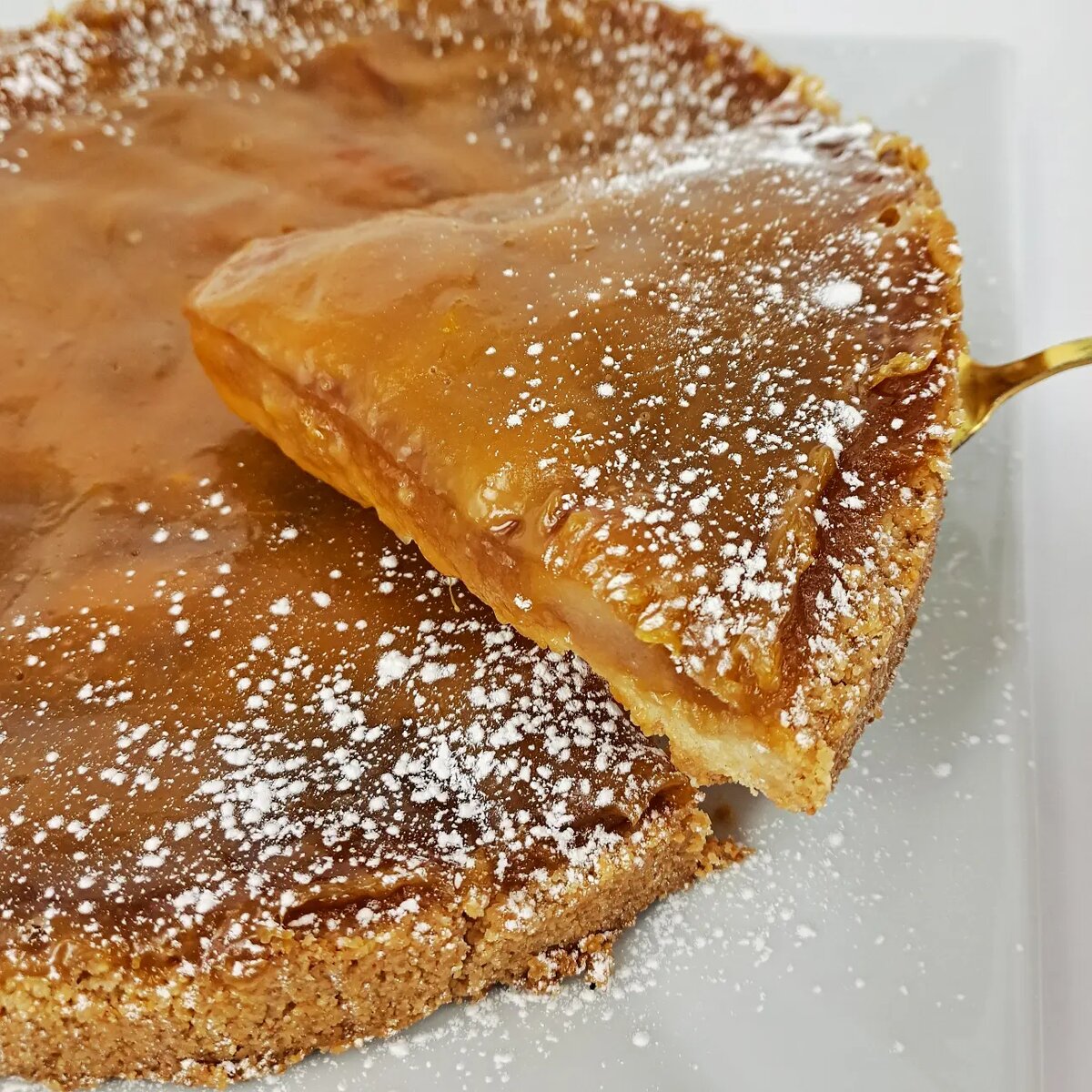 Карамелизированные груши кусочками. Груша в карамели. Как карамелизировать грушу. Карамелизированная груша ломтиками. Груша бель элен.