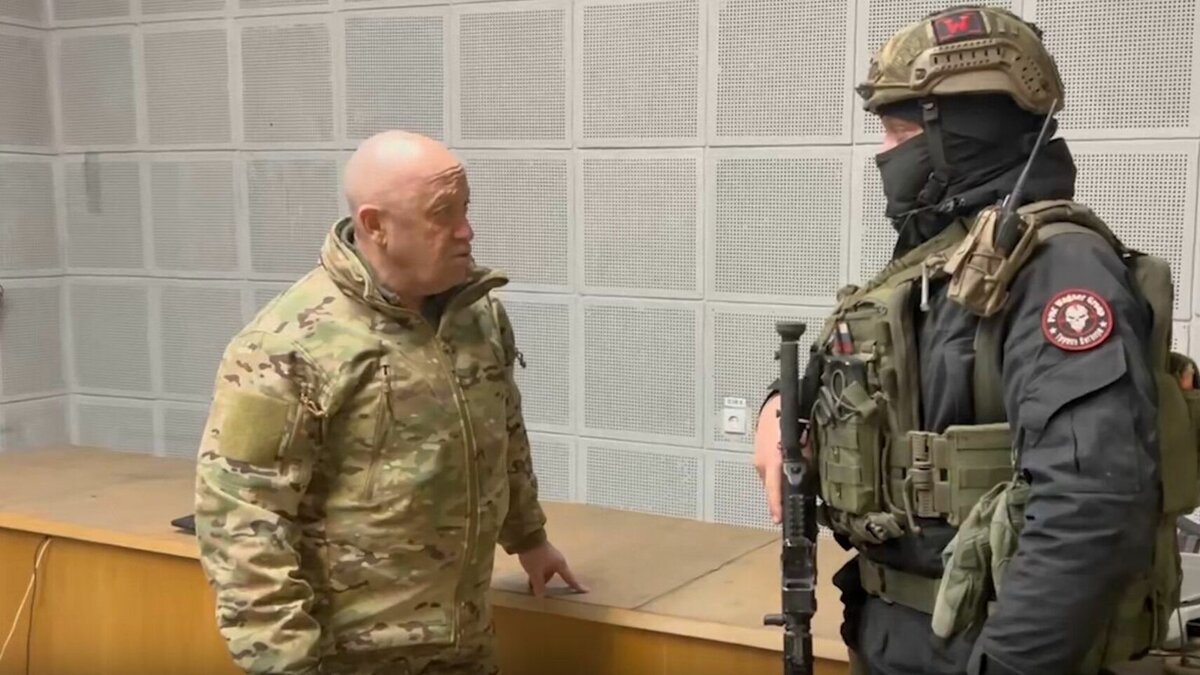     Основатель ЧВК «Вагнер» Евгений Пригожин (на фото) сообщил о передаче Украине крупной группы военнопленных в канун Пасхи.