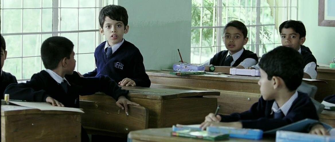 Кадр из фильма "Звездочки на Земле". Кинолента рассказывает о проблемах, с которыми сталкиваются дети-дислексики. Рекомендуем для просмотра всей семьей.