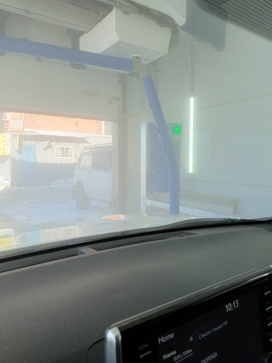 Заехал на "Робот-автомойку", машина "помылась" менее, чем за 5 минут ...